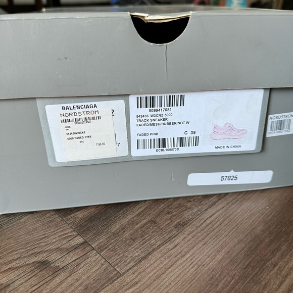 Balenciaga Track Sneaker - Picture 2 of 4